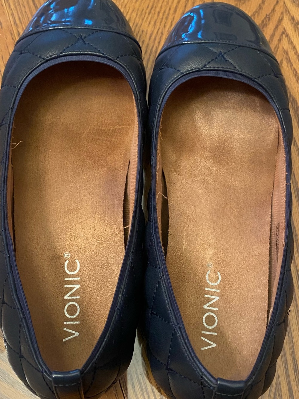 Vionic Quilted Navy Patent Toe Ballet Flats